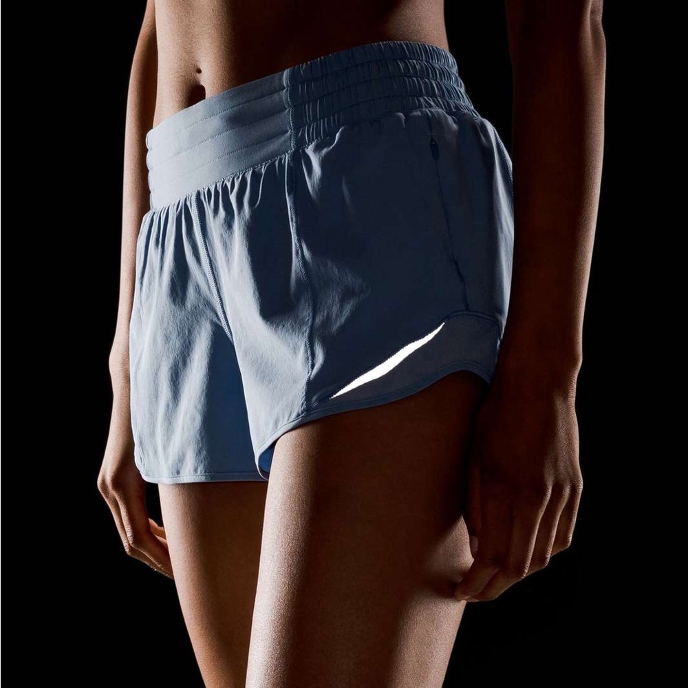 Lululemon Hotty Hot low -rise Lined Short 2.5"
Blue Willow
